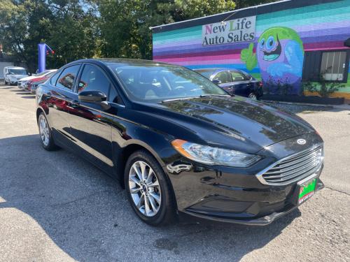 2017 FORD FUSION SE - Spacious & Sporty! Clean CarFax!!