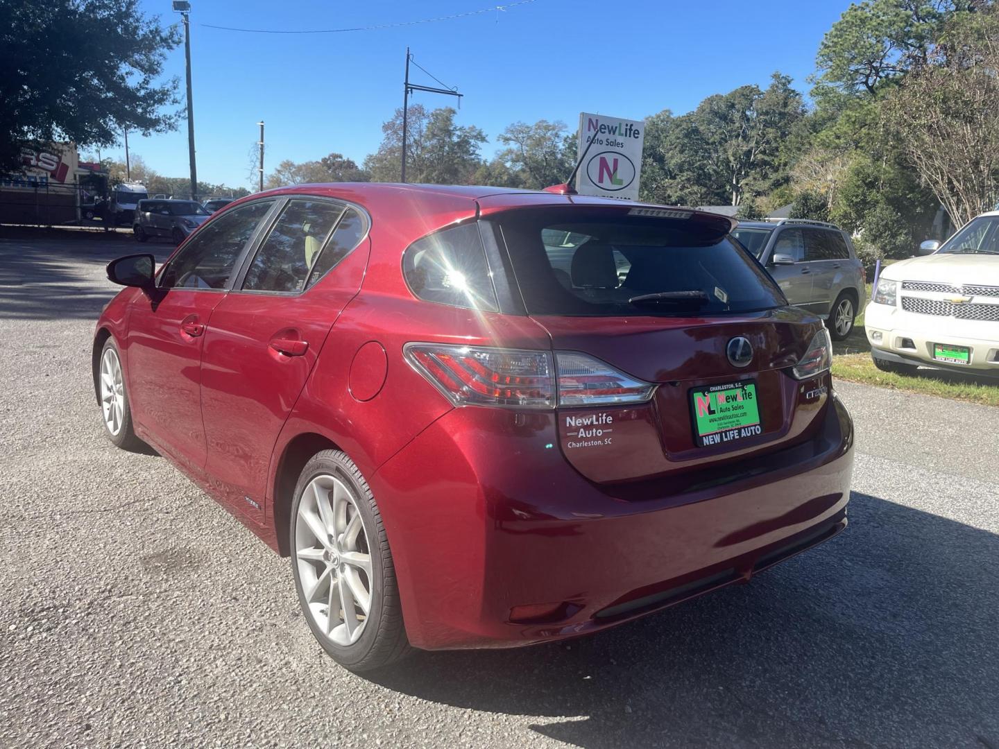 2013 RED LEXUS CT 200 (JTHKD5BH3D2) with an 1.8L engine, Automatic transmission, located at 5103 Dorchester Rd., Charleston, SC, 29418-5607, (843) 767-1122, 36.245171, -115.228050 - Local Trade-in with Leather, Sunroof, CD/AUX/Sat/Bluetooth, Navigation, Backup Camera, Dual Climate Control, Power Everything (locks, seats, mirrors), Heated Seats, Push Button Start, Keyless Entry, Alloy Wheels. Only 106k miles! Located at New Life Auto Sales! 2023 WINNER for Post & Courier's Char - Photo#4