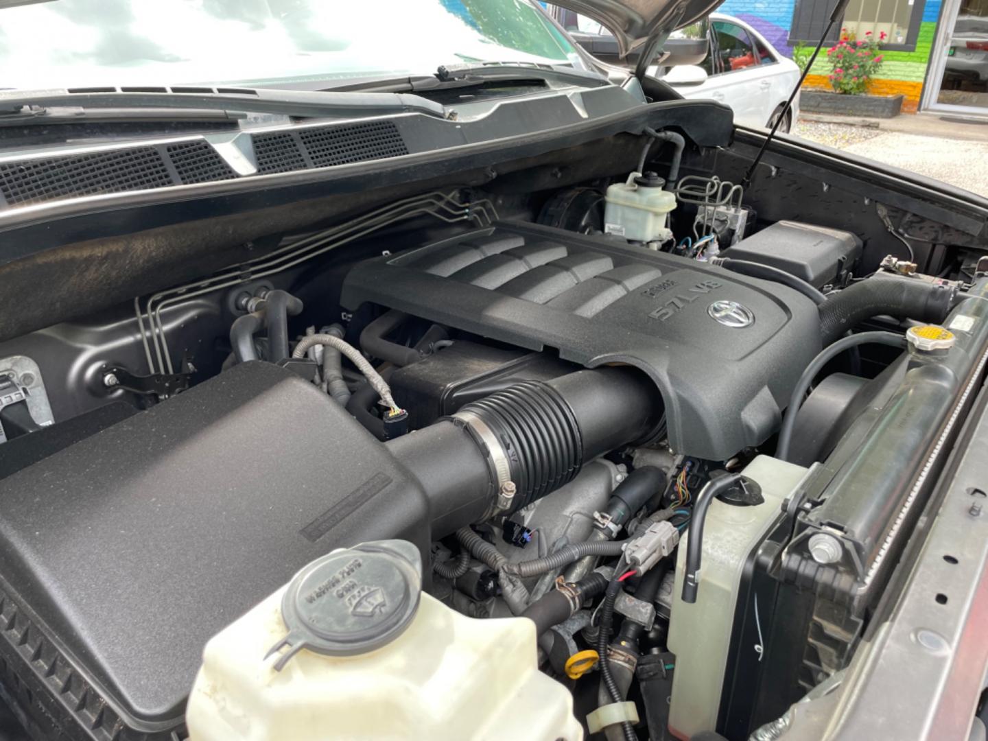 2011 GRAY TOYOTA TUNDRA LIMITED (5TFFY5F1XBX) with an 5.7L engine, Automatic transmission, located at 5103 Dorchester Rd., Charleston, SC, 29418-5607, (843) 767-1122, 36.245171, -115.228050 - Leather, Sunroof, JBL Stereo with CD/AUX/Sat ,Dual Climate Control, Power Everything (windows, locks, seats, mirrors), Heated/Cooled Seats, Keyless Entry, Running Boards, Alloy Wheels, Tow Package. 169k miles Located at New Life Auto Sales! 2023 WINNER for Post & Courier's Charleston's Choice Pre-o - Photo#23