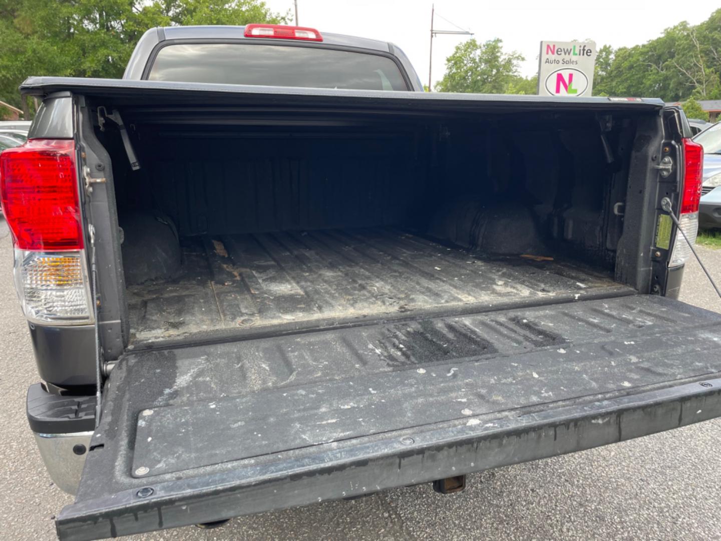 2011 GRAY TOYOTA TUNDRA LIMITED (5TFFY5F1XBX) with an 5.7L engine, Automatic transmission, located at 5103 Dorchester Rd., Charleston, SC, 29418-5607, (843) 767-1122, 36.245171, -115.228050 - Leather, Sunroof, JBL Stereo with CD/AUX/Sat ,Dual Climate Control, Power Everything (windows, locks, seats, mirrors), Heated/Cooled Seats, Keyless Entry, Running Boards, Alloy Wheels, Tow Package. 169k miles Located at New Life Auto Sales! 2023 WINNER for Post & Courier's Charleston's Choice Pre-o - Photo#13