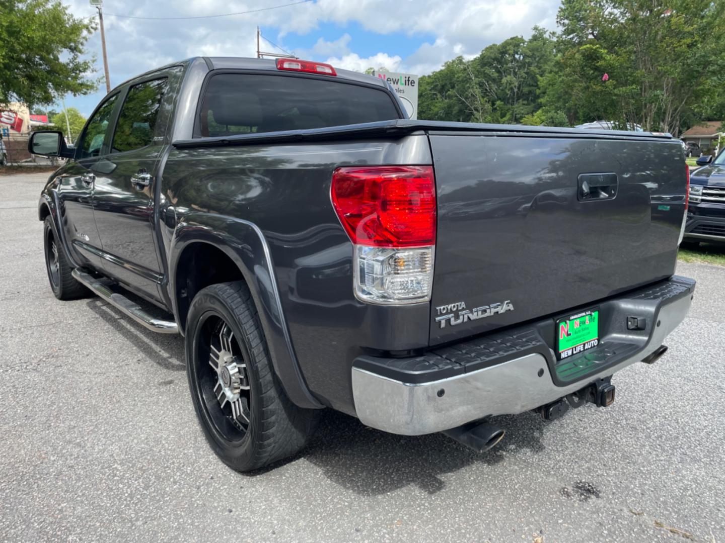 2011 GRAY TOYOTA TUNDRA LIMITED (5TFFY5F1XBX) with an 5.7L engine, Automatic transmission, located at 5103 Dorchester Rd., Charleston, SC, 29418-5607, (843) 767-1122, 36.245171, -115.228050 - Leather, Sunroof, JBL Stereo with CD/AUX/Sat ,Dual Climate Control, Power Everything (windows, locks, seats, mirrors), Heated/Cooled Seats, Keyless Entry, Running Boards, Alloy Wheels, Tow Package. 169k miles Located at New Life Auto Sales! 2023 WINNER for Post & Courier's Charleston's Choice Pre-o - Photo#4