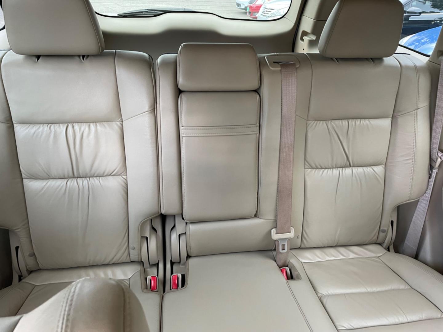 2014 WHITE JEEP GRAND CHEROKEE LIMITED (1C4RJFBG4EC) with an 3.6L engine, Automatic transmission, located at 5103 Dorchester Rd., Charleston, SC, 29418-5607, (843) 767-1122, 36.245171, -115.228050 - Local Trade-in with Leather, Sunroof, Navigation, Backup Camera, Bluetooth/AUX/Radio, Dual Climate Control, Power Everything (windows, locks, seats, mirrors), Heated/Memory Seats, Heated Steering Wheel, Power Liftgate, Rear Power Inverter, Rear Heated Seats, Push Button Start, Keyless Entry, Alloy W - Photo#10