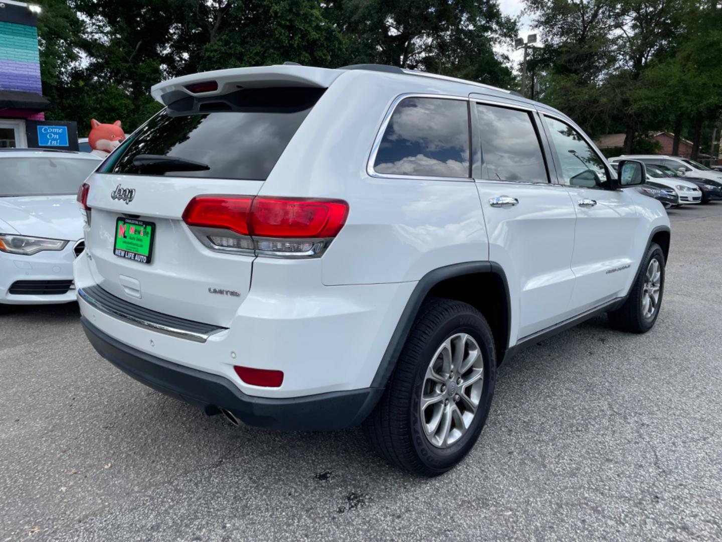2014 WHITE JEEP GRAND CHEROKEE LIMITED (1C4RJFBG4EC) with an 3.6L engine, Automatic transmission, located at 5103 Dorchester Rd., Charleston, SC, 29418-5607, (843) 767-1122, 36.245171, -115.228050 - Local Trade-in with Leather, Sunroof, Navigation, Backup Camera, Bluetooth/AUX/Radio, Dual Climate Control, Power Everything (windows, locks, seats, mirrors), Heated/Memory Seats, Heated Steering Wheel, Power Liftgate, Rear Power Inverter, Rear Heated Seats, Push Button Start, Keyless Entry, Alloy W - Photo#6