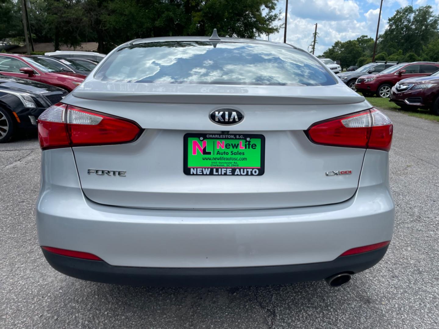 2015 SILVER KIA FORTE EX (KNAFZ4A86F5) with an 2.0L engine, Automatic transmission, located at 5103 Dorchester Rd., Charleston, SC, 29418-5607, (843) 767-1122, 36.245171, -115.228050 - Local Trade-in with Leather, Sunroof, Backup Camera, CD/AUX/Sat, Hands-free Phone, Power Everything (windows, locks, seats, mirrors), Heated/Cooled/Memory Front Seats, Heated Rear Seats, Heated Rear Seats, Keyless Entry, Alloy Wheels. Clean CarFax (no accidents reported!) 132k miles Located at New - Photo#5