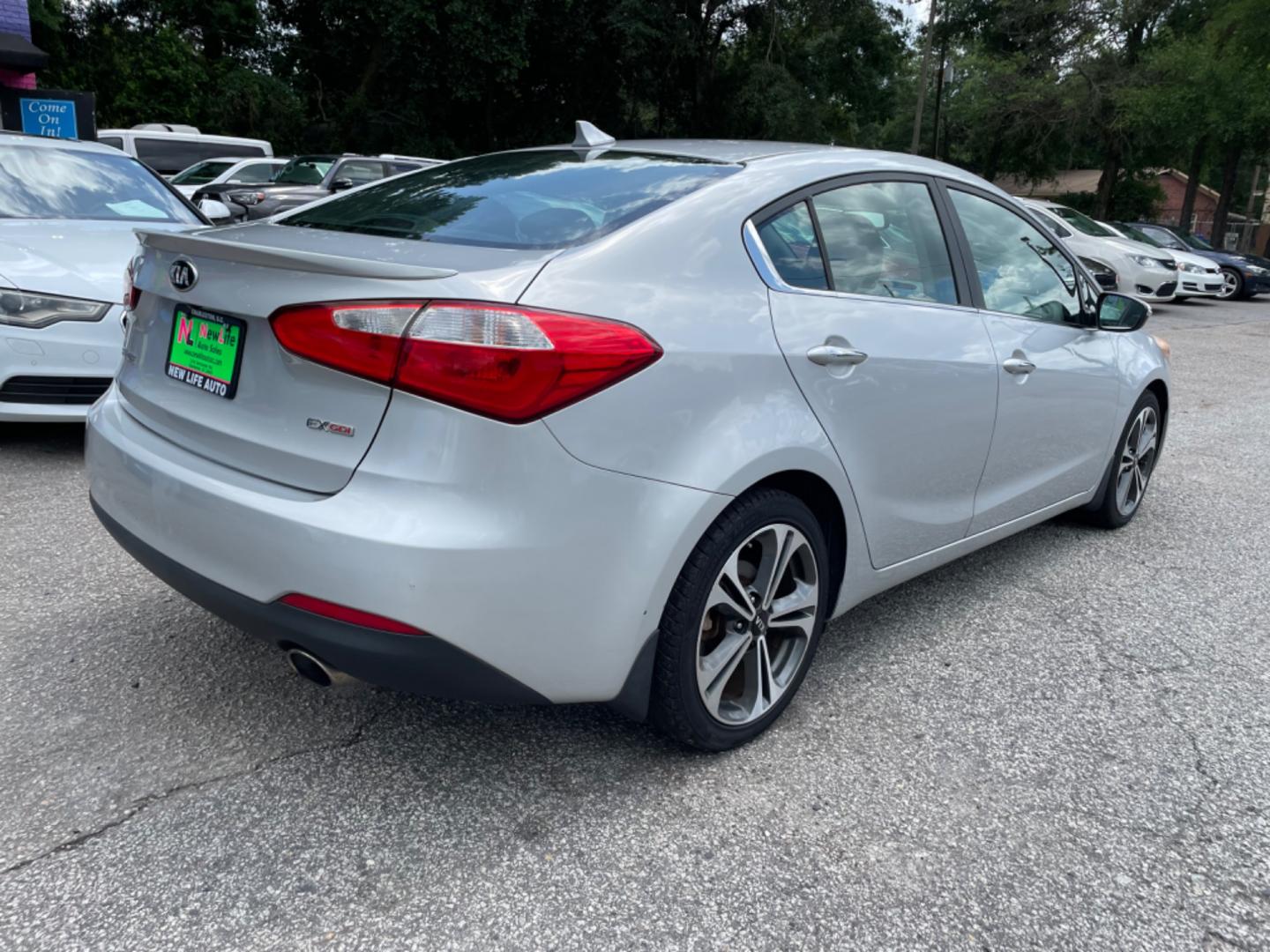 2015 SILVER KIA FORTE EX (KNAFZ4A86F5) with an 2.0L engine, Automatic transmission, located at 5103 Dorchester Rd., Charleston, SC, 29418-5607, (843) 767-1122, 36.245171, -115.228050 - Local Trade-in with Leather, Sunroof, Backup Camera, CD/AUX/Sat, Hands-free Phone, Power Everything (windows, locks, seats, mirrors), Heated/Cooled/Memory Front Seats, Heated Rear Seats, Heated Rear Seats, Keyless Entry, Alloy Wheels. Clean CarFax (no accidents reported!) 132k miles Located at New - Photo#6