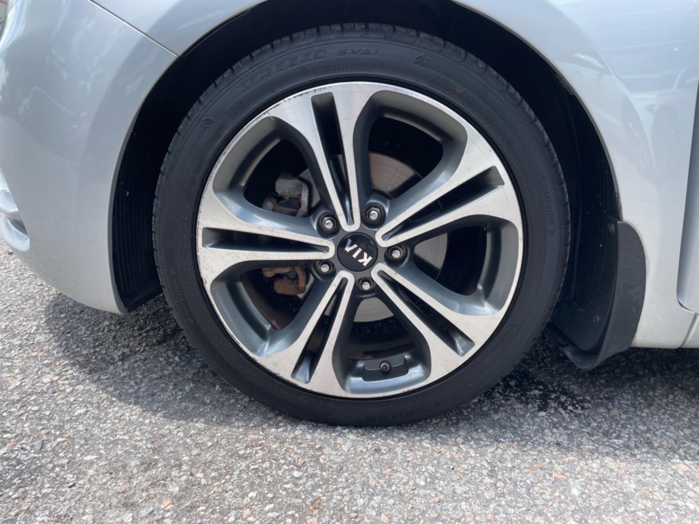 2015 SILVER KIA FORTE EX (KNAFZ4A86F5) with an 2.0L engine, Automatic transmission, located at 5103 Dorchester Rd., Charleston, SC, 29418-5607, (843) 767-1122, 36.245171, -115.228050 - Local Trade-in with Leather, Sunroof, Backup Camera, CD/AUX/Sat, Hands-free Phone, Power Everything (windows, locks, seats, mirrors), Heated/Cooled/Memory Front Seats, Heated Rear Seats, Heated Rear Seats, Keyless Entry, Alloy Wheels. Clean CarFax (no accidents reported!) 132k miles Located at New - Photo#23