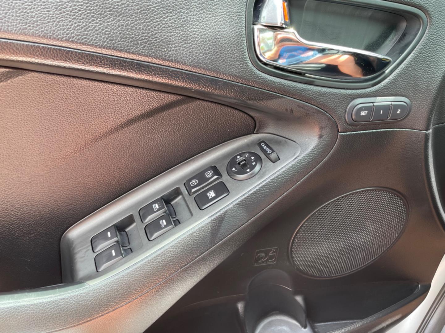 2015 SILVER KIA FORTE EX (KNAFZ4A86F5) with an 2.0L engine, Automatic transmission, located at 5103 Dorchester Rd., Charleston, SC, 29418-5607, (843) 767-1122, 36.245171, -115.228050 - Local Trade-in with Leather, Sunroof, Backup Camera, CD/AUX/Sat, Hands-free Phone, Power Everything (windows, locks, seats, mirrors), Heated/Cooled/Memory Front Seats, Heated Rear Seats, Heated Rear Seats, Keyless Entry, Alloy Wheels. Clean CarFax (no accidents reported!) 132k miles Located at New - Photo#19