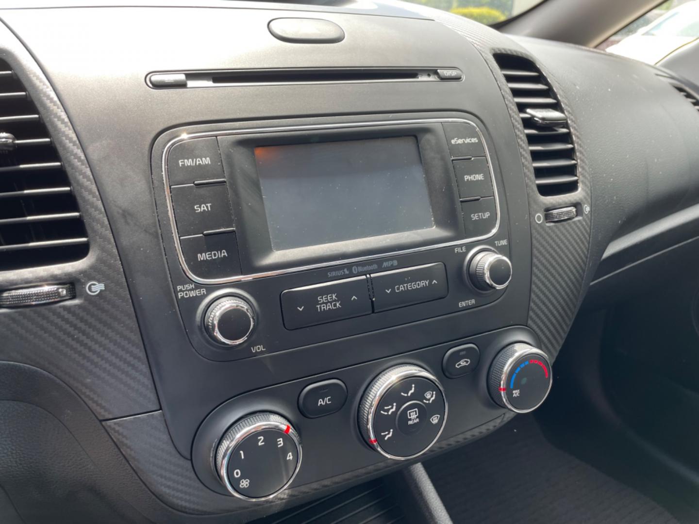 2015 SILVER KIA FORTE EX (KNAFZ4A86F5) with an 2.0L engine, Automatic transmission, located at 5103 Dorchester Rd., Charleston, SC, 29418-5607, (843) 767-1122, 36.245171, -115.228050 - Local Trade-in with Leather, Sunroof, Backup Camera, CD/AUX/Sat, Hands-free Phone, Power Everything (windows, locks, seats, mirrors), Heated/Cooled/Memory Front Seats, Heated Rear Seats, Heated Rear Seats, Keyless Entry, Alloy Wheels. Clean CarFax (no accidents reported!) 132k miles Located at New - Photo#16