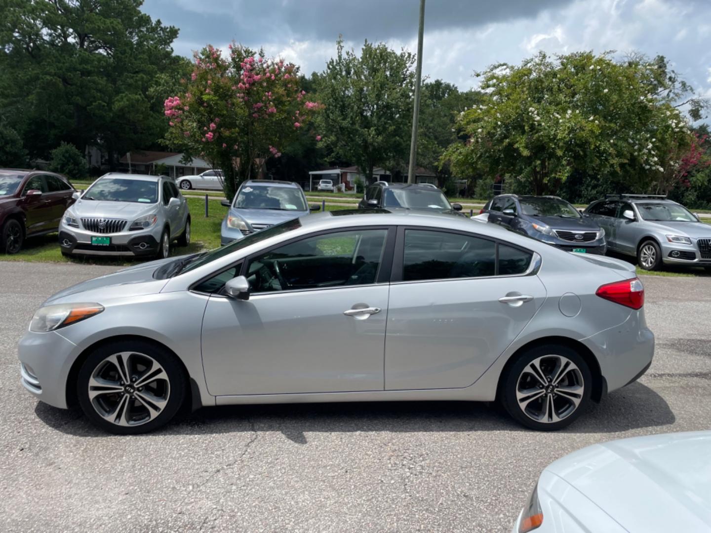 2015 SILVER KIA FORTE EX (KNAFZ4A86F5) with an 2.0L engine, Automatic transmission, located at 5103 Dorchester Rd., Charleston, SC, 29418-5607, (843) 767-1122, 36.245171, -115.228050 - Local Trade-in with Leather, Sunroof, Backup Camera, CD/AUX/Sat, Hands-free Phone, Power Everything (windows, locks, seats, mirrors), Heated/Cooled/Memory Front Seats, Heated Rear Seats, Heated Rear Seats, Keyless Entry, Alloy Wheels. Clean CarFax (no accidents reported!) 132k miles Located at New - Photo#3