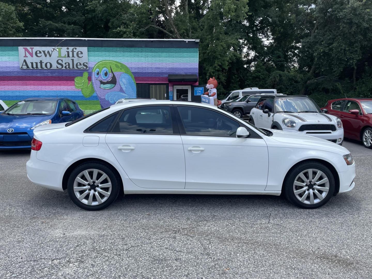 2013 AUDI A4 2.0T QUATTRO PREMIUM (WAUBFAFL5DN) with an 2.0L engine, Automatic transmission, located at 5103 Dorchester Rd., Charleston, SC, 29418-5607, (843) 767-1122, 36.245171, -115.228050 - Photo#8
