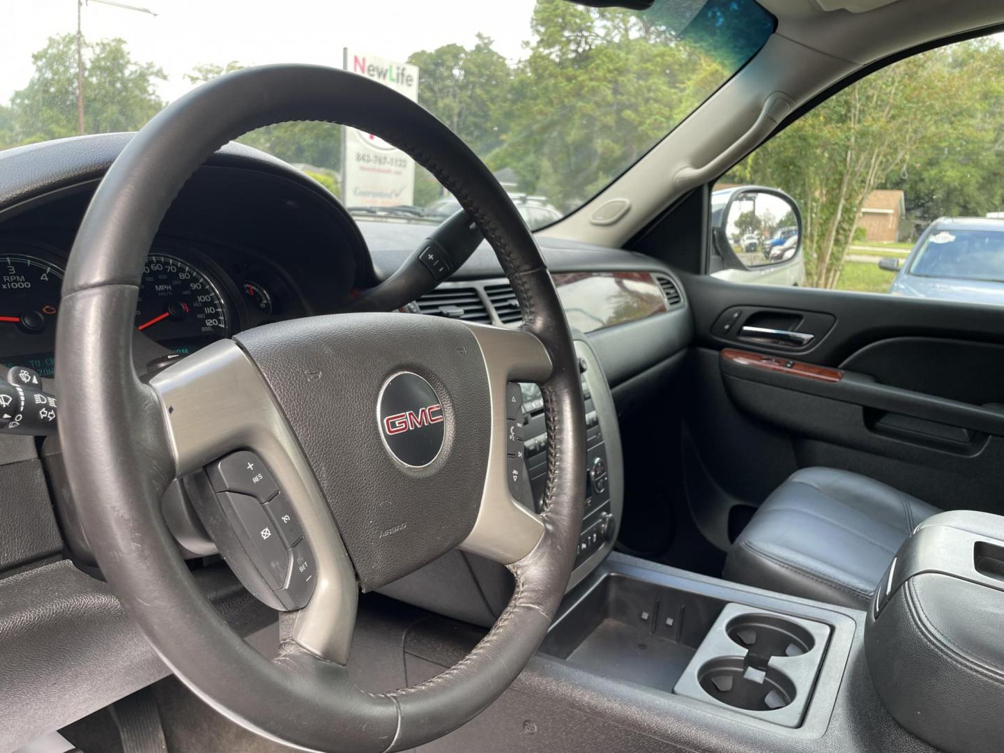 2013 GOLD GMC YUKON SLT (1GKS2CE08DR) with an 5.3L engine, Automatic transmission, located at 5103 Dorchester Rd., Charleston, SC, 29418-5607, (843) 767-1122, 36.245171, -115.228050 - Clean Interior with Leather, CD/AUX/Sat, OnStar, Dual Climate, Power Everything (windows, locks, seats, mirrors), Heated Seats, Convenient Third Row, Rear Climate Control, Keyless Entry, Tow Package, Alloy Wheels. Clean CarFax (no accidents reported!) 185k miles Located at New Life Auto Sales! 2023 - Photo#19
