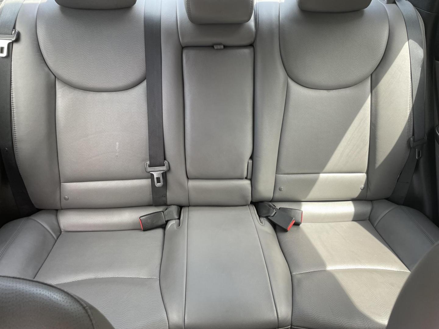 2013 SILVER HYUNDAI ELANTRA GLS (5NPDH4AE2DH) with an 1.8L engine, Automatic transmission, located at 5103 Dorchester Rd., Charleston, SC, 29418-5607, (843) 767-1122, 36.245171, -115.228050 - Clean Interior with Leather, Sunroof, CD/AUX/Sat/Bluetooth, Power Everything (windows, locks, seats, mirrors), Heated Front & Rear Seats, Keyless Entry, Alloy Wheels. Local Trade-in! Only 97k miles! Located at New Life Auto Sales! 2023 WINNER for Post & Courier's Charleston's Choice Pre-owned Car D - Photo#12