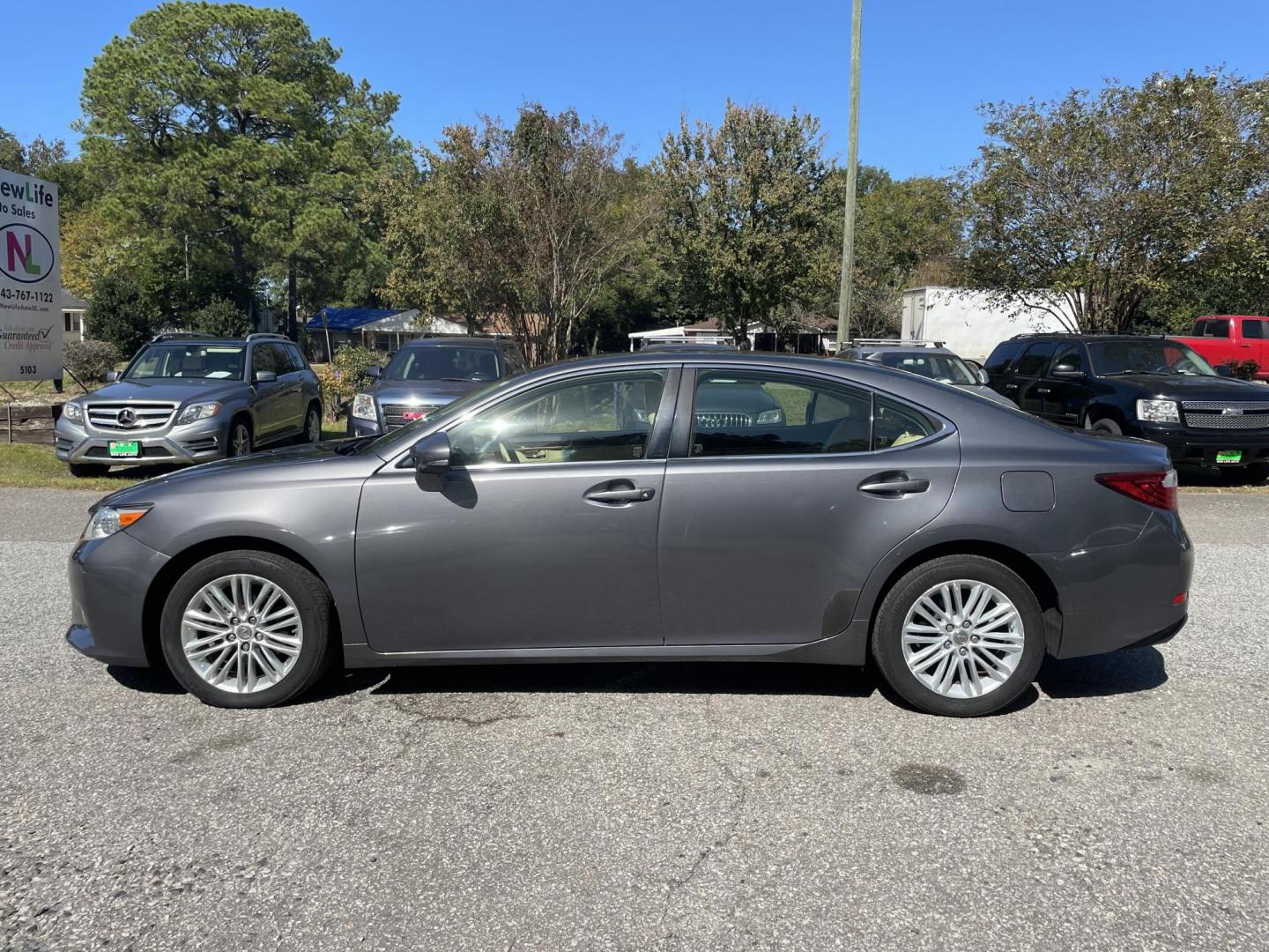 2014 GRAY LEXUS ES 350 BASE (JTHBK1GG7E2) with an 3.5L engine, Automatic transmission, located at 5103 Dorchester Rd., Charleston, SC, 29418-5607, (843) 767-1122, 36.245171, -115.228050 - Clean & Spacious Interior with Leather, Sunroof, Navigation, Backup Camera, Blind Spot Monitoring, Dual Climate Control, CD/AUX/Sat/Bluetooth, Power Everything (windows, locks, seats, mirrors), Heated/Cooled/Memory Seating, Power Rear Sunshade, Push Button Start, Keyless Entry, Alloy Wheels. ONLY 46 - Photo#4