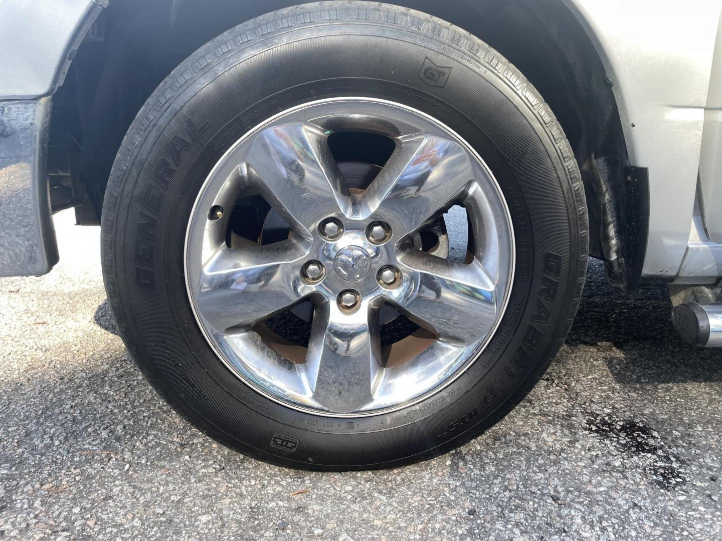 2014 SILVER RAM 1500 BIG HORN (1C6RR6TT3ES) with an 5.7L engine, Automatic transmission, located at 5103 Dorchester Rd., Charleston, SC, 29418-5607, (843) 767-1122, 36.245171, -115.228050 - Spacious Interior with Backup Camera, AM/FM/XM/Bluetooth, Power Everything (windows, locks, seats, mirrors), Power Inverter, Power Sliding Rear Window, Keyless Entry, Running Boards, Bedliner, Tow Package with Brake Assist, Chrome Wheels. Local Trade-in!! ONLY 86k miles Located at New Life Auto Sa - Photo#20
